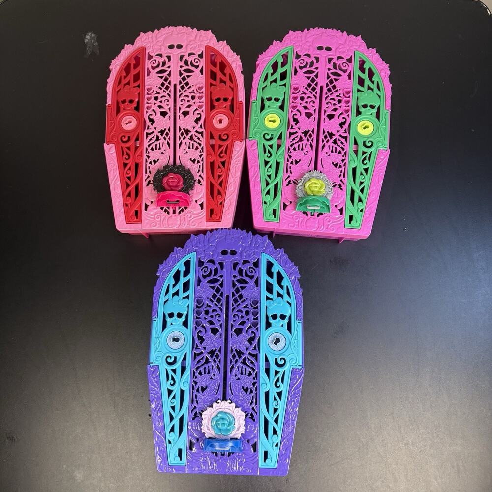 3 Monster High Skulltimate Secrets Garden Mysteries Closet Case